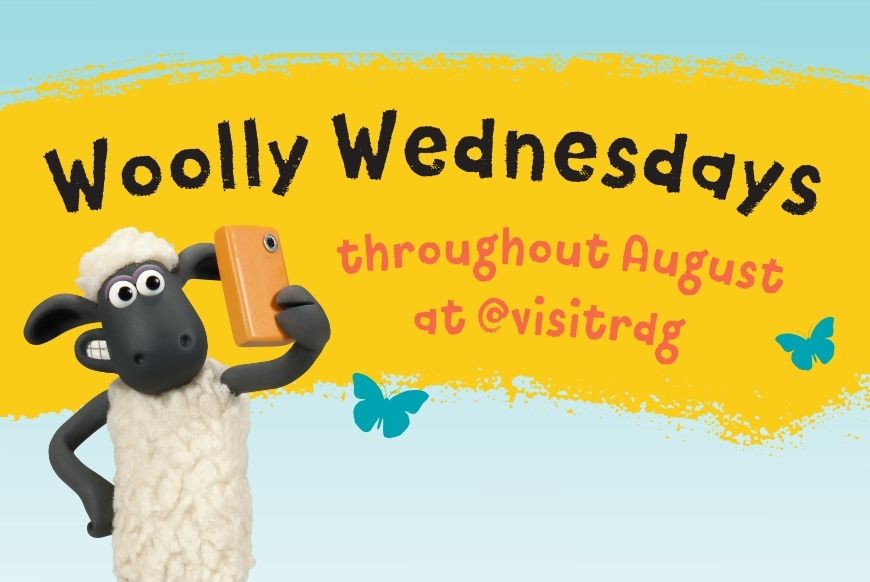 Shaun the Sheep taking a selfie
