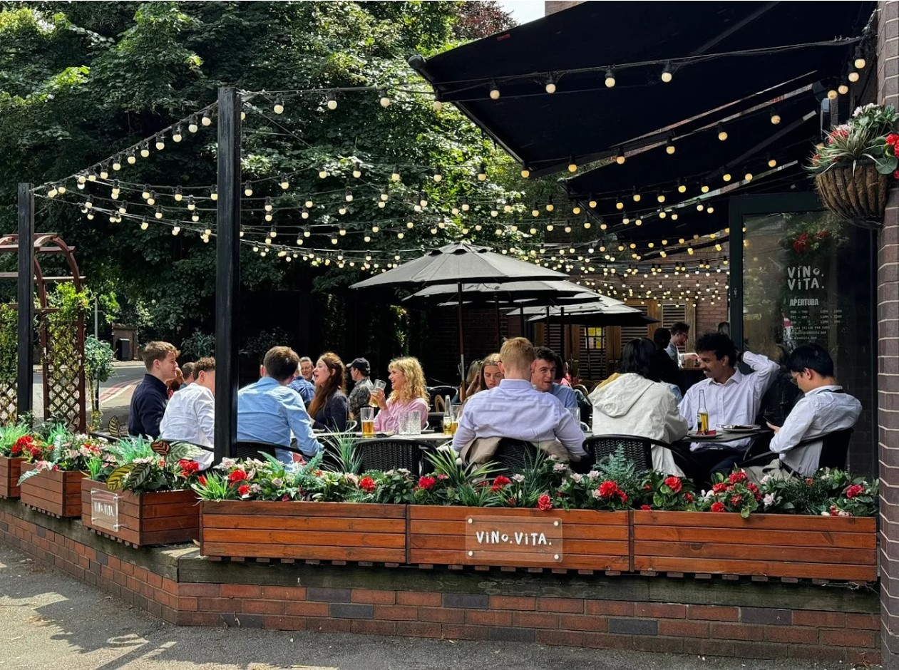 Vino.Vita front garden