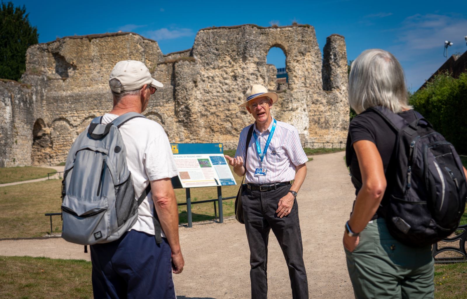 Tours2order: Man giving a couple a tour around Reading Abbey Ruins
